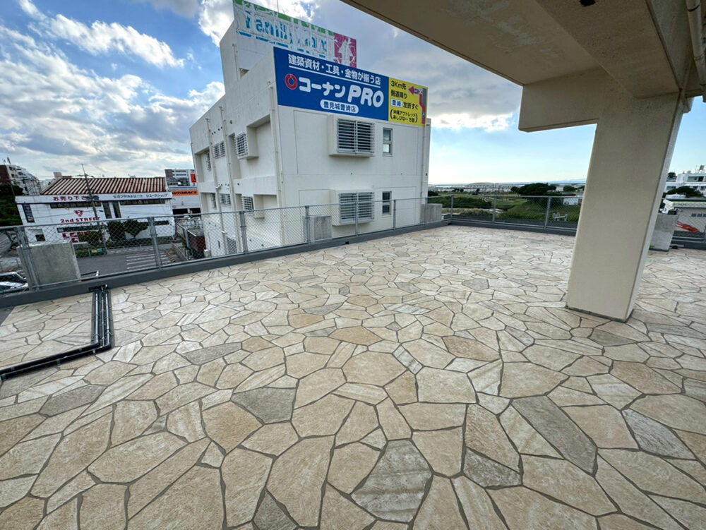 那覇市店舗　ローラーストーン施工 - No Image