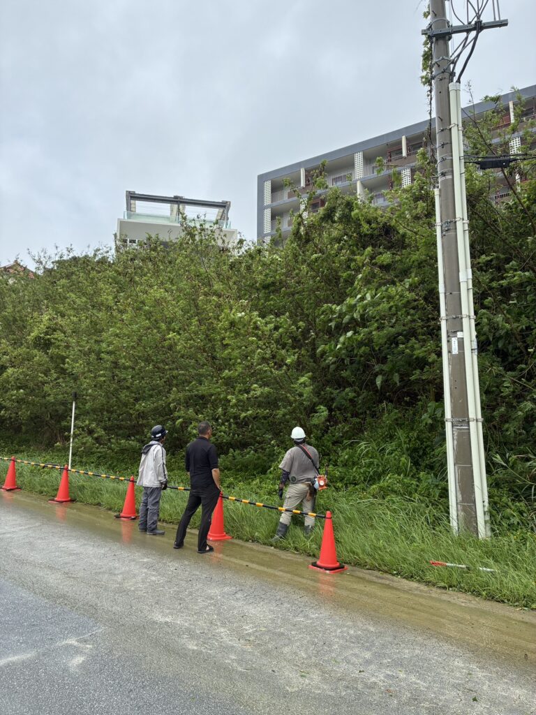 瀬長島ホテル斜面側の伐採・草刈工事 - No Image