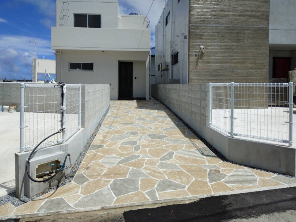 宜野湾市建売住宅　ローラーストーン施工 - No Image